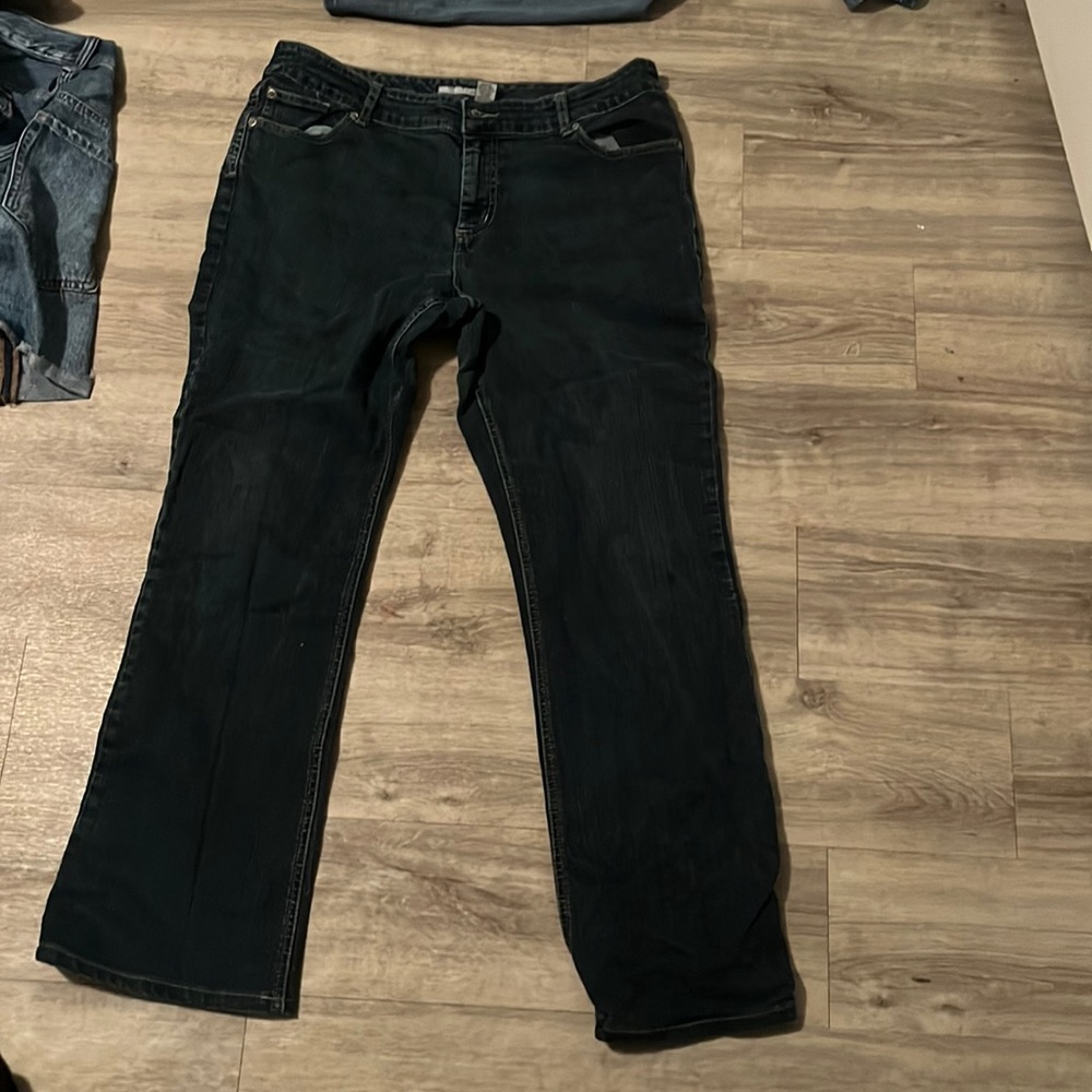 SIZE 2 REG but feels like 13-14